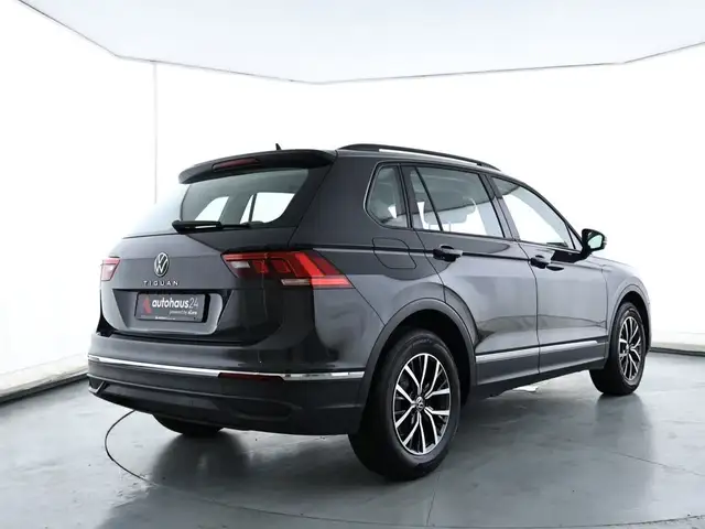 Volkswagen Tiguan view 5