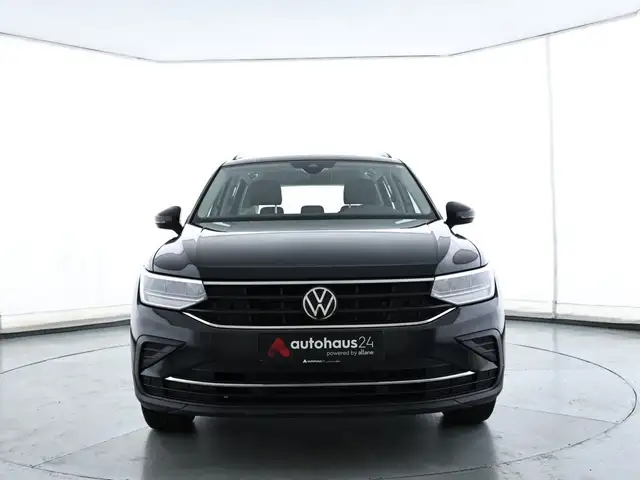 Volkswagen Tiguan view 2