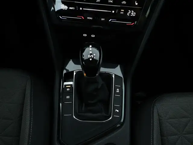 Volkswagen Tiguan view 13