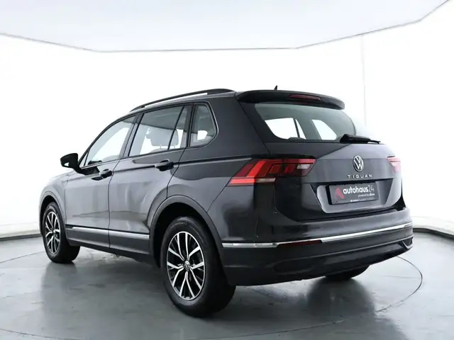 Volkswagen Tiguan view 4