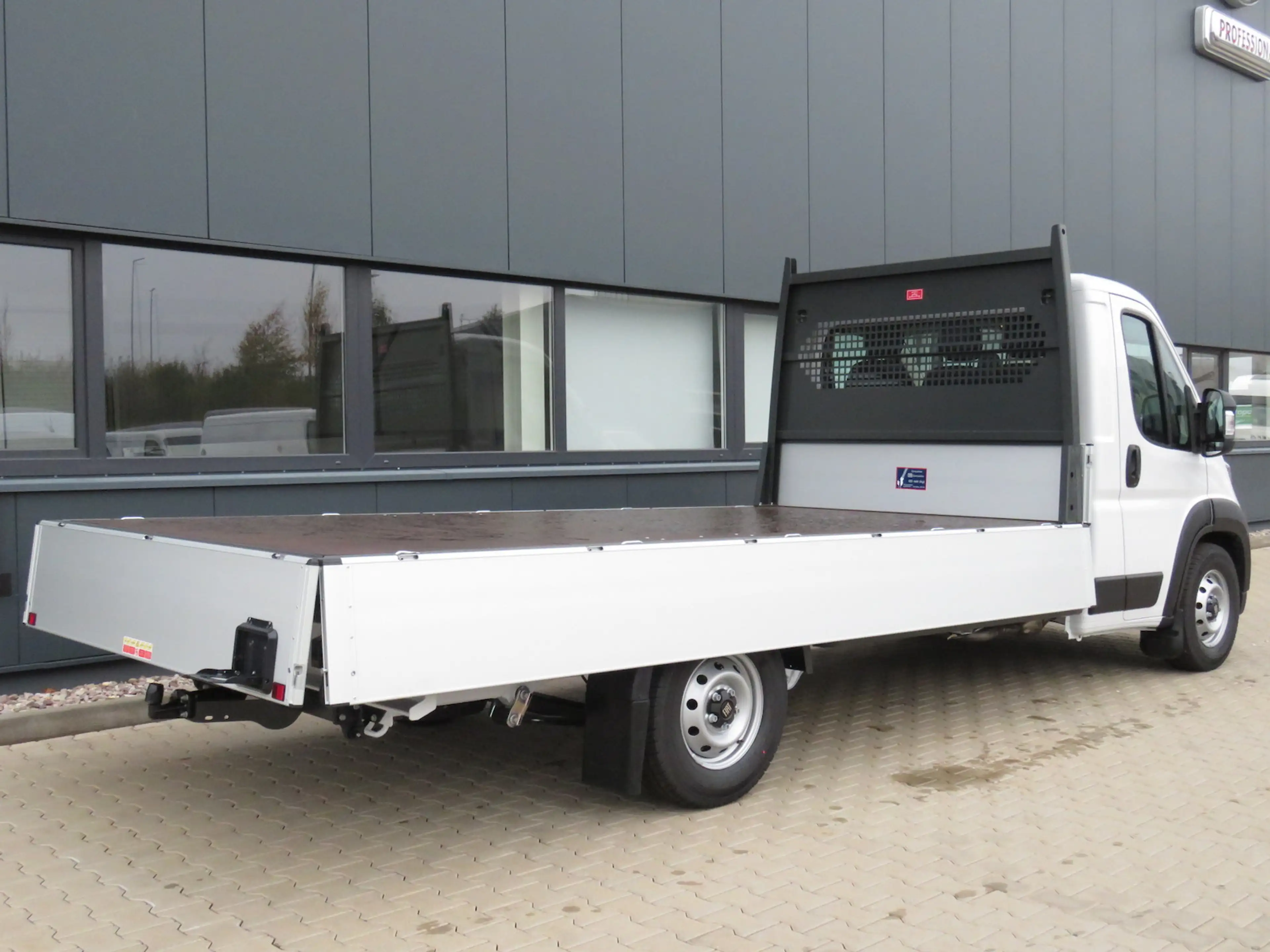 Fiat Ducato Maxi Pritsche 35 L4 180/ 10-Zoll-Navi+AHK — photo 7