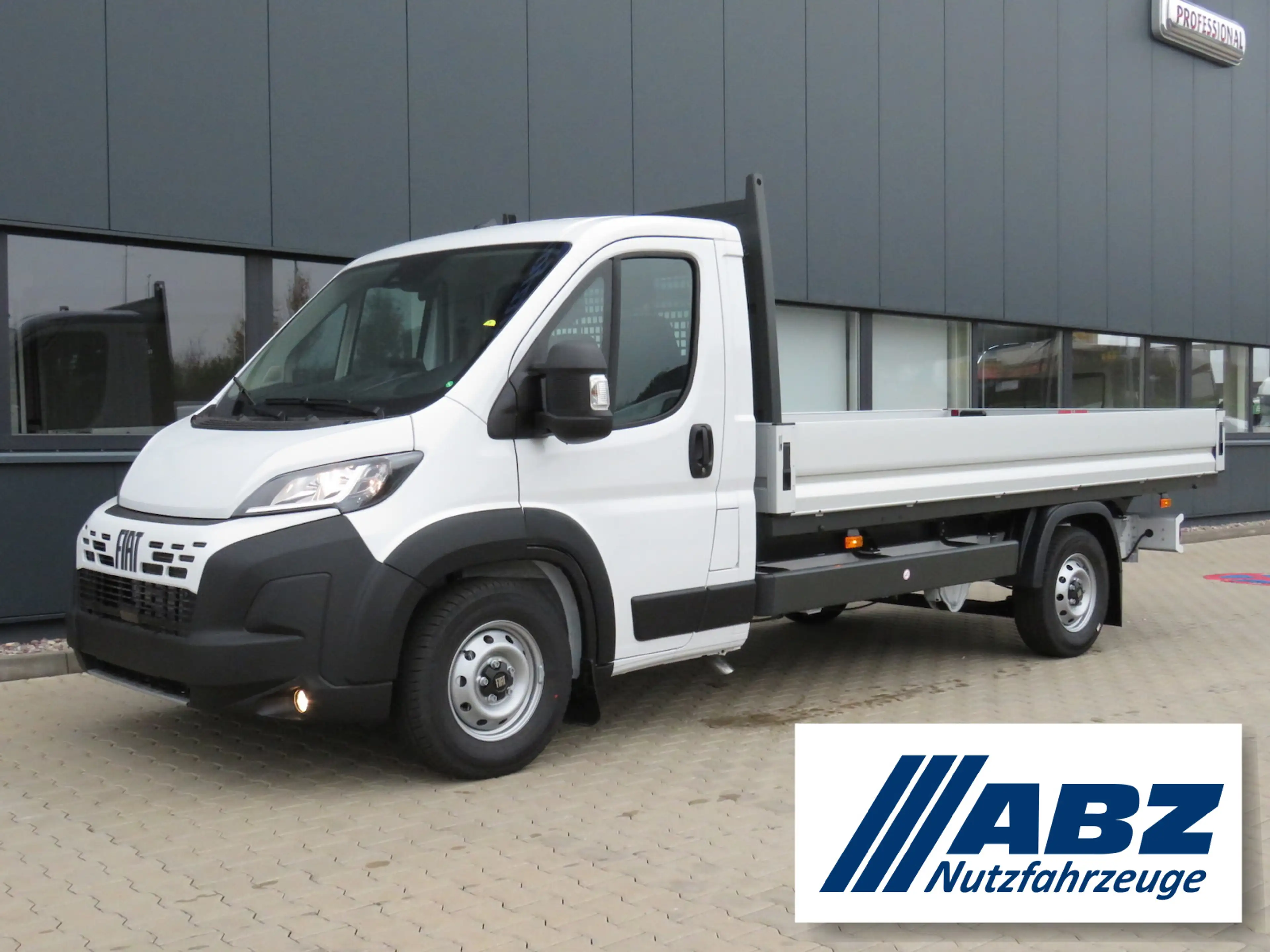 Fiat Ducato Maxi Pritsche 35 L4 180/ 10-Zoll-Navi+AHK