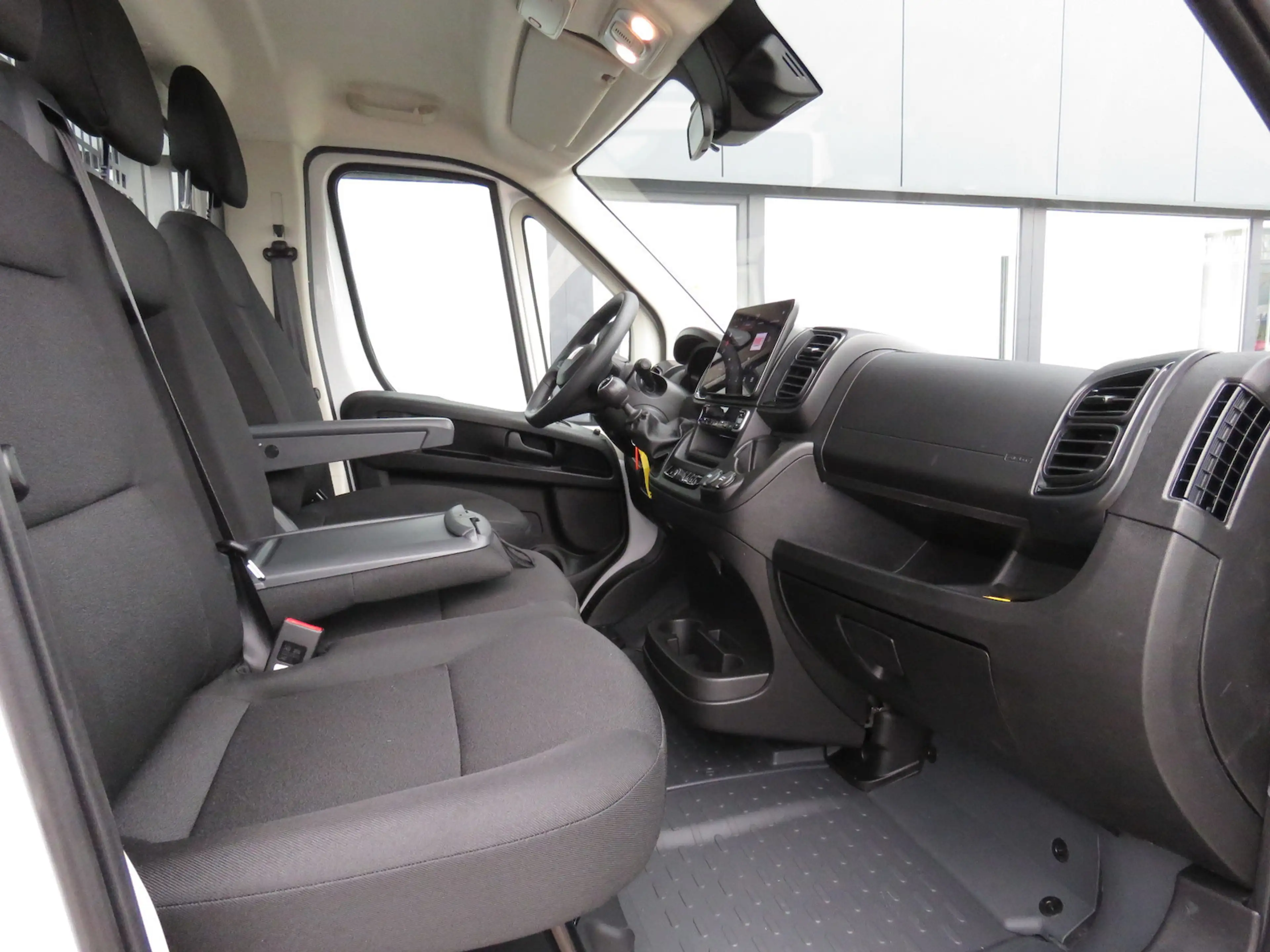 Fiat Ducato Maxi Pritsche 35 L4 180/ 10-Zoll-Navi+AHK — photo 9