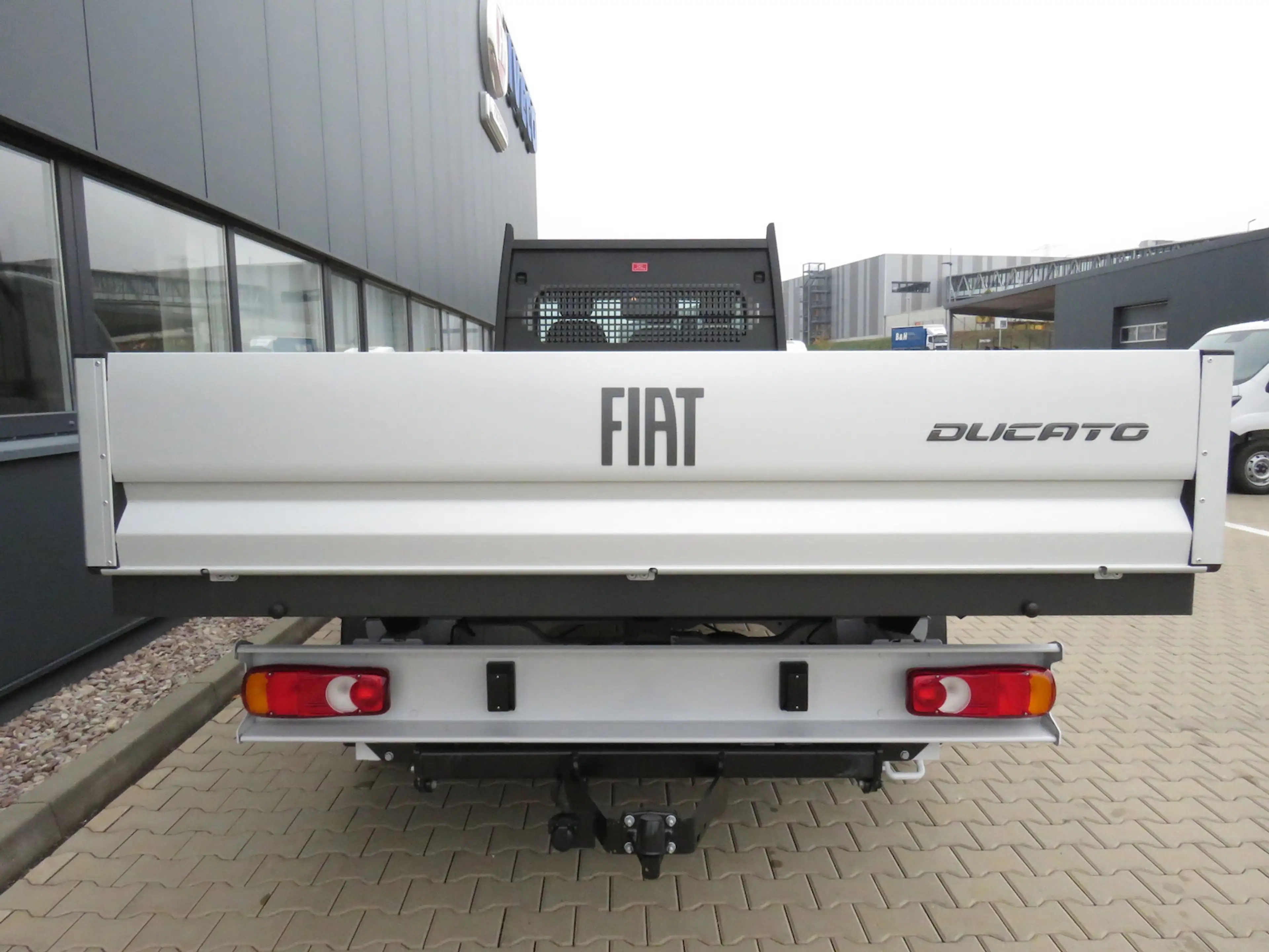Fiat Ducato Maxi Pritsche 35 L4 180/ 10-Zoll-Navi+AHK — photo 4