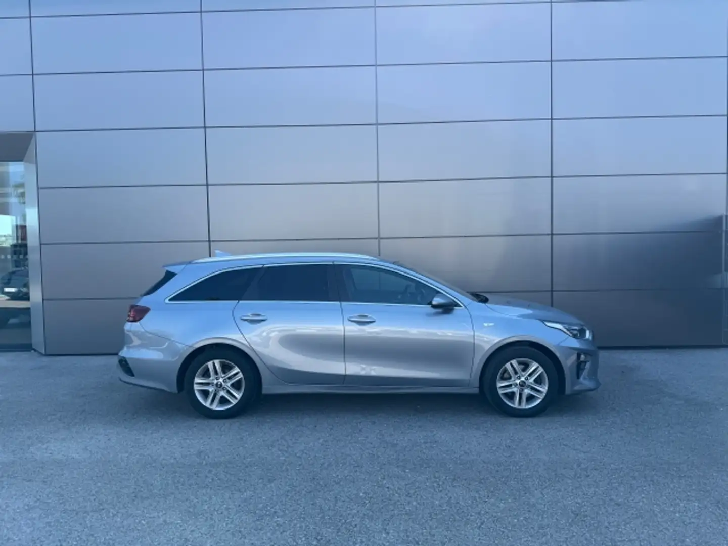 Kia Ceed SW / cee'd SW 1,6 CRDi SCR ISG Silber Silber - 1
