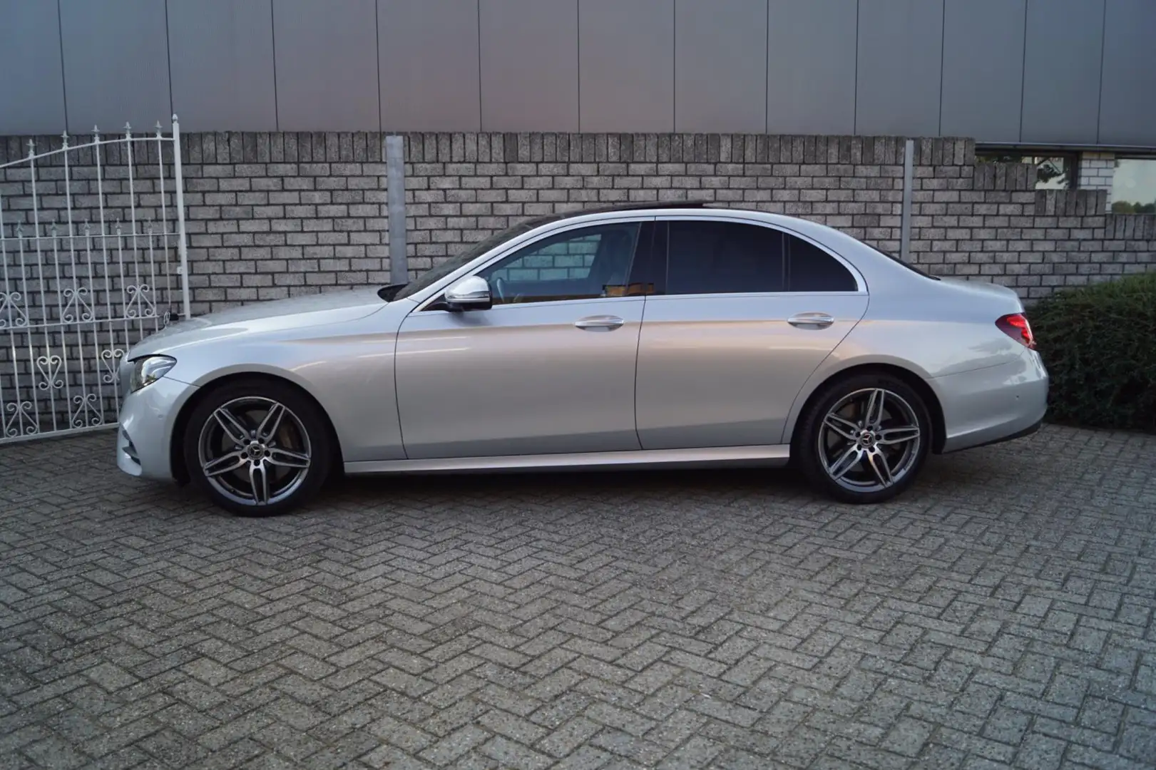 Mercedes-Benz E 450 4Matic Premium Plus AMG Line Autom Luxe Leder Navi Gris - 2
