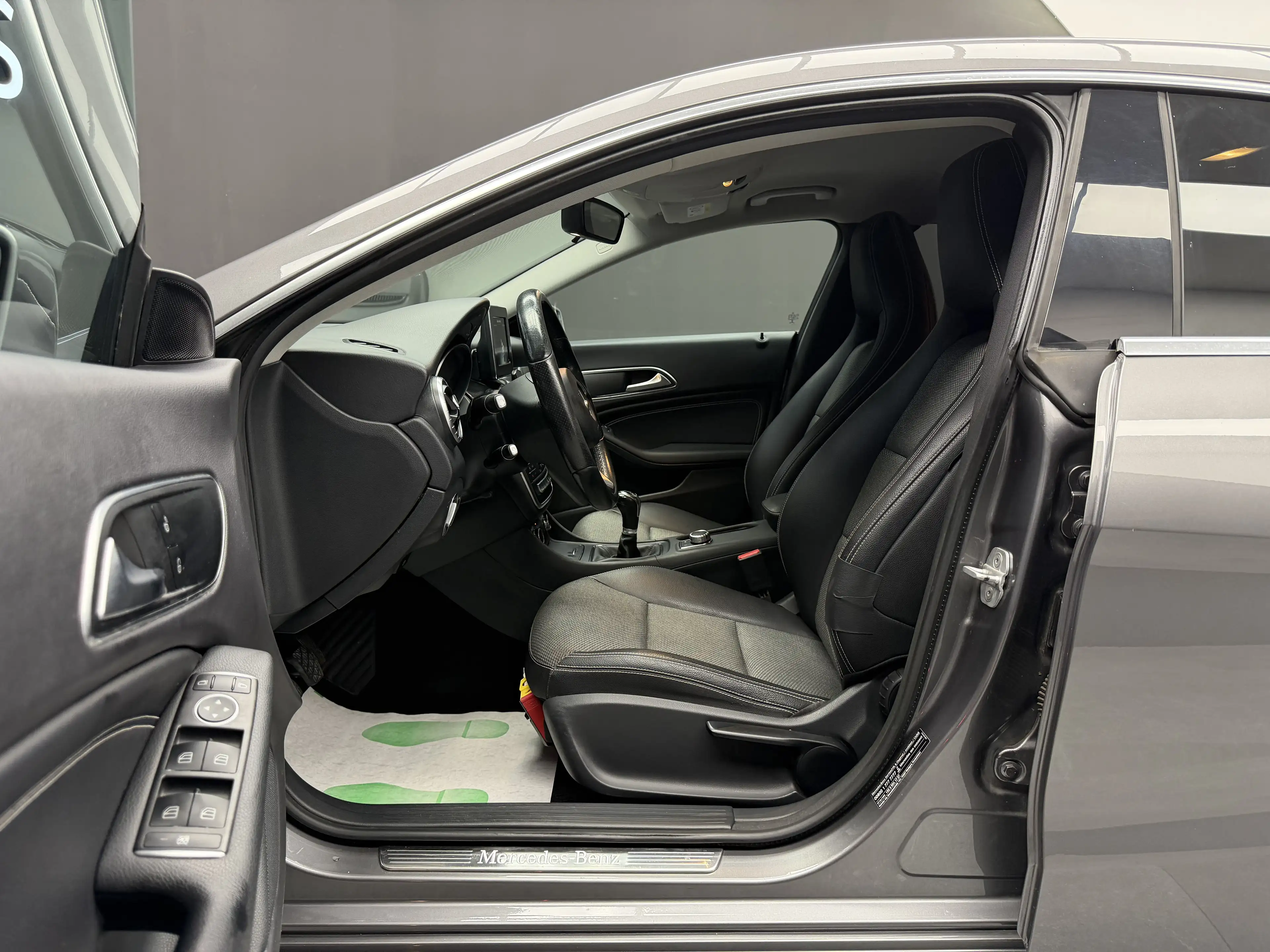 Mercedes-Benz CLA 180 1.6 * 1ER PROP + GPS + CLIM + REGU + GARANTIE * — photo 8