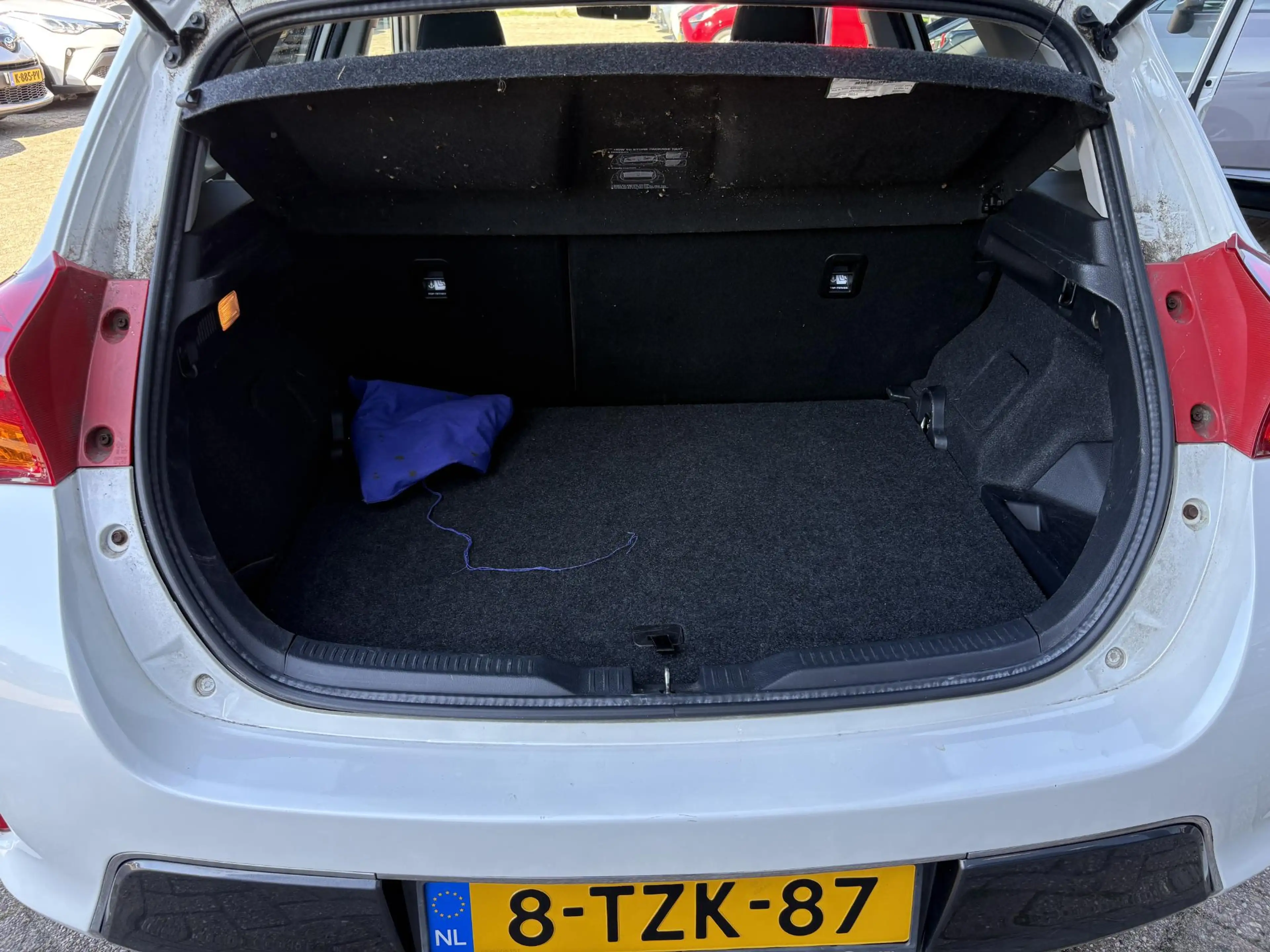 Toyota Auris 1.8 Hybrid Lease — photo 10