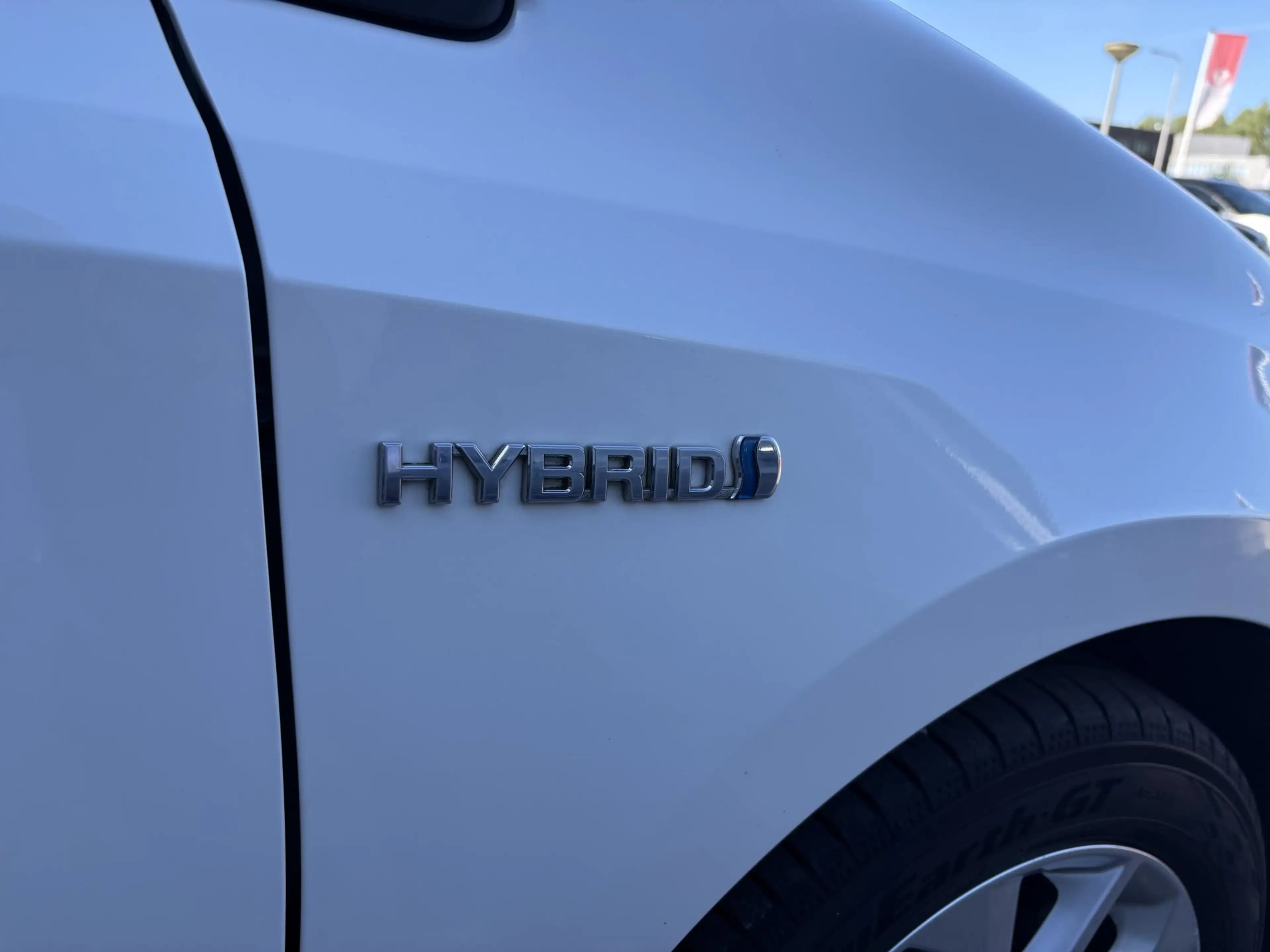Toyota Auris 1.8 Hybrid Lease — photo 6