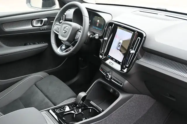 Volvo XC40 view 13
