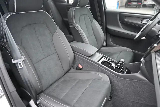Volvo XC40 view 14
