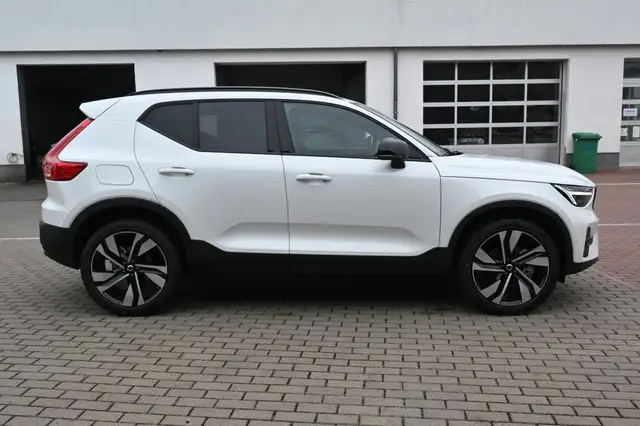 Volvo XC40 view 6