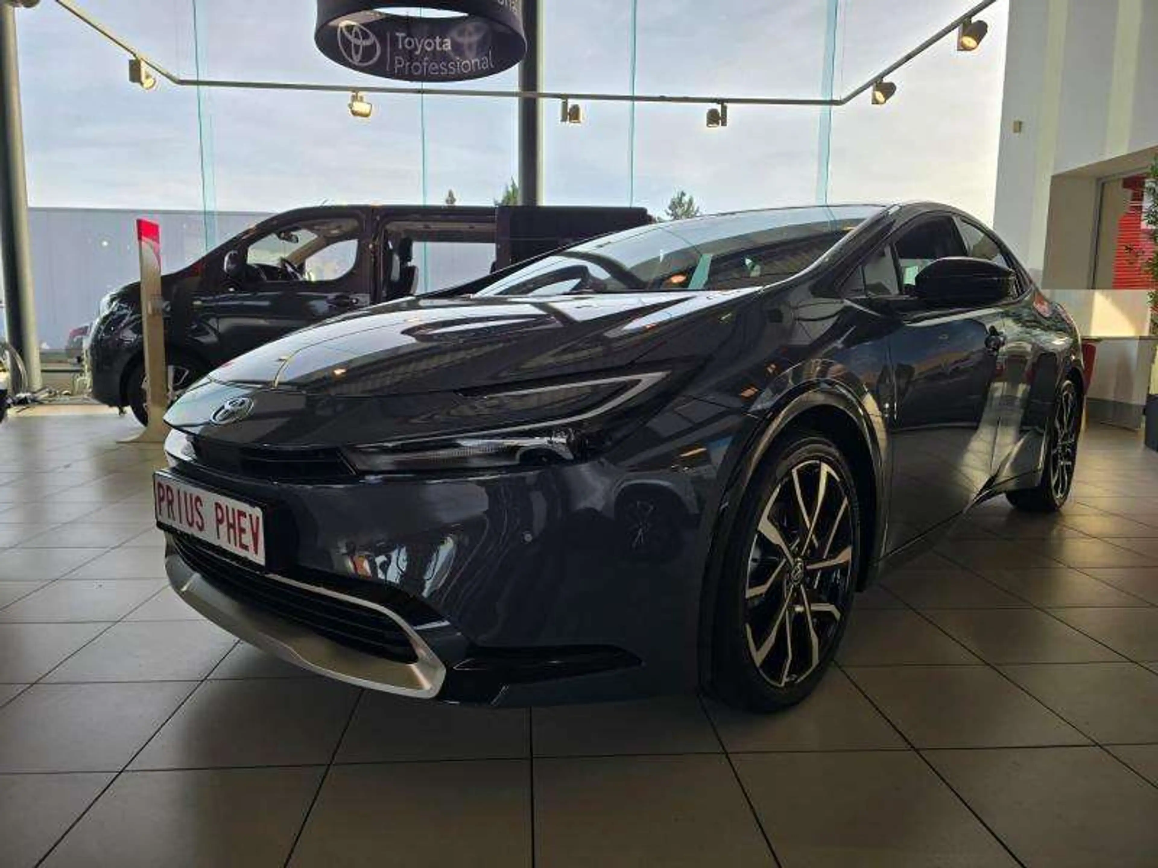 Toyota Prius Premium Plus — photo 2