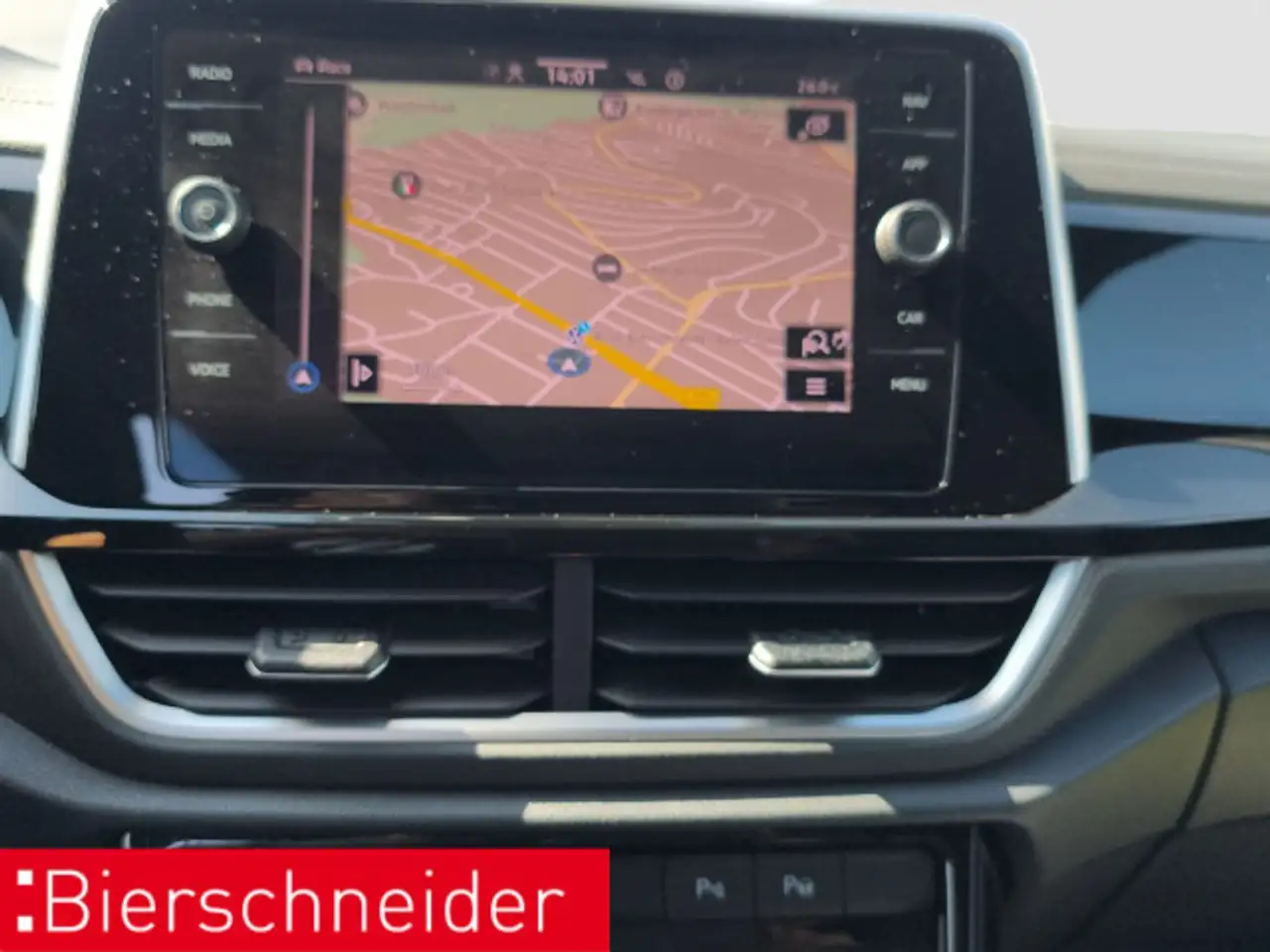 Volkswagen T-Roc 2.0 TSI DSG 4Mo R AKRA MATRIX DCC 19 — معرض صور السيارة 17
