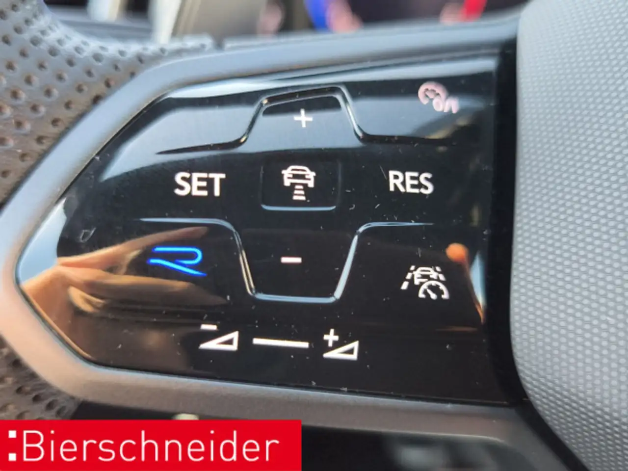 Volkswagen T-Roc 2.0 TSI DSG 4Mo R AKRA MATRIX DCC 19 — معرض صور السيارة 24