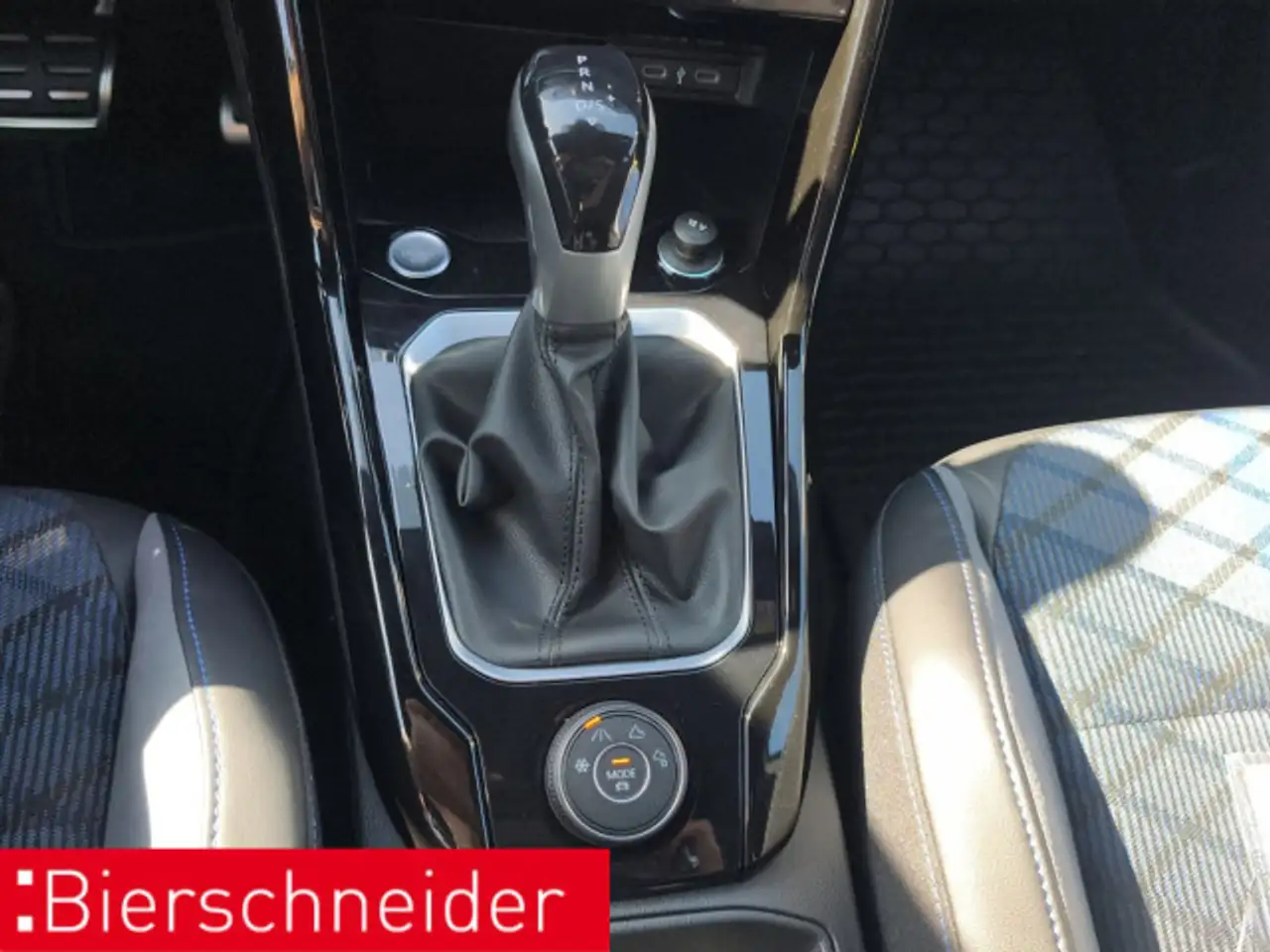 Volkswagen T-Roc 2.0 TSI DSG 4Mo R AKRA MATRIX DCC 19 — معرض صور السيارة 16
