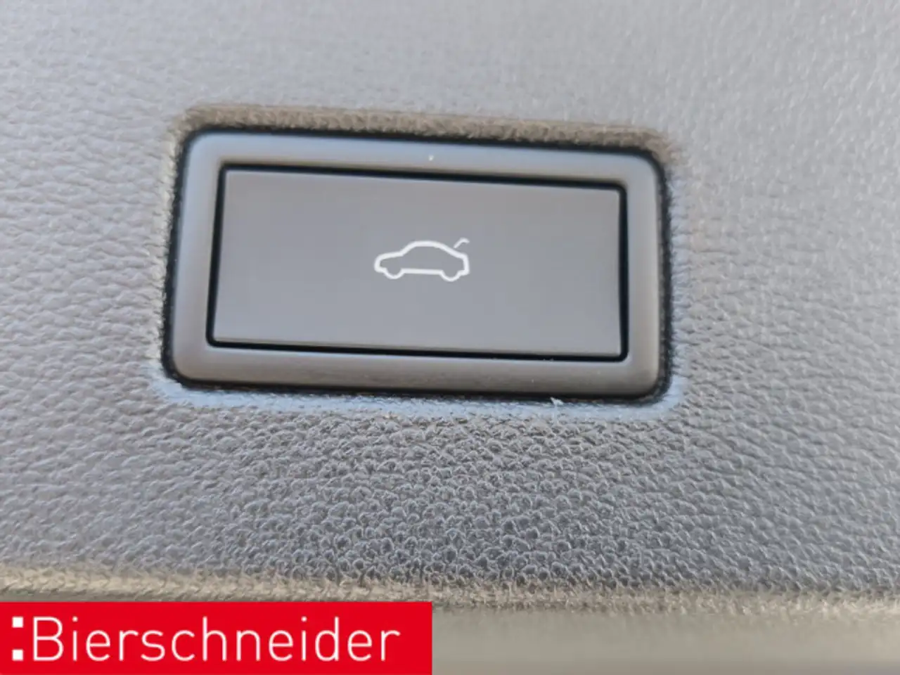 Volkswagen T-Roc 2.0 TSI DSG 4Mo R AKRA MATRIX DCC 19 — معرض صور السيارة 27