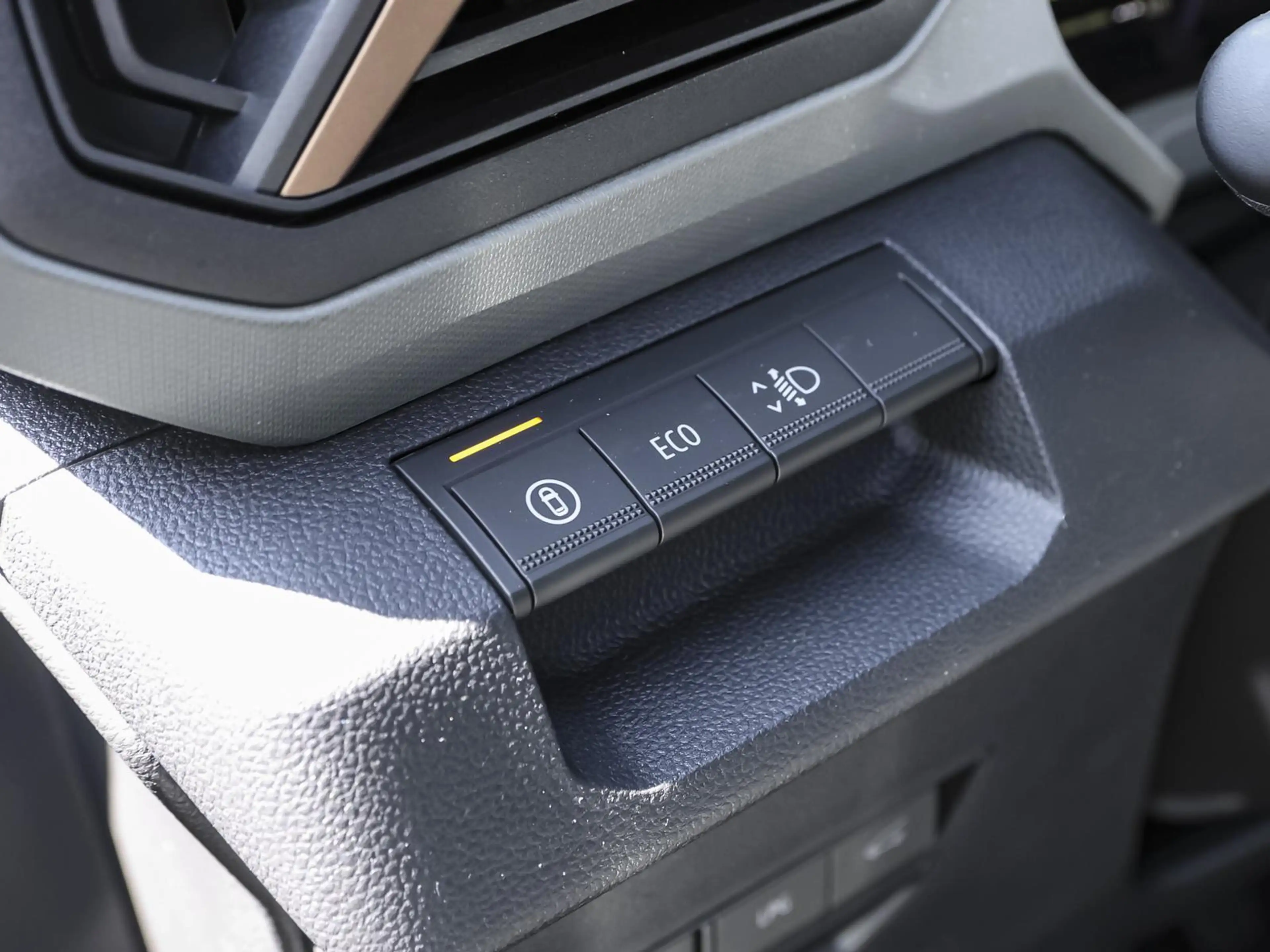 Dacia Bigster Extreme ECO-G 140 NAVI SHZ PDC KLIMA BT — photo 12