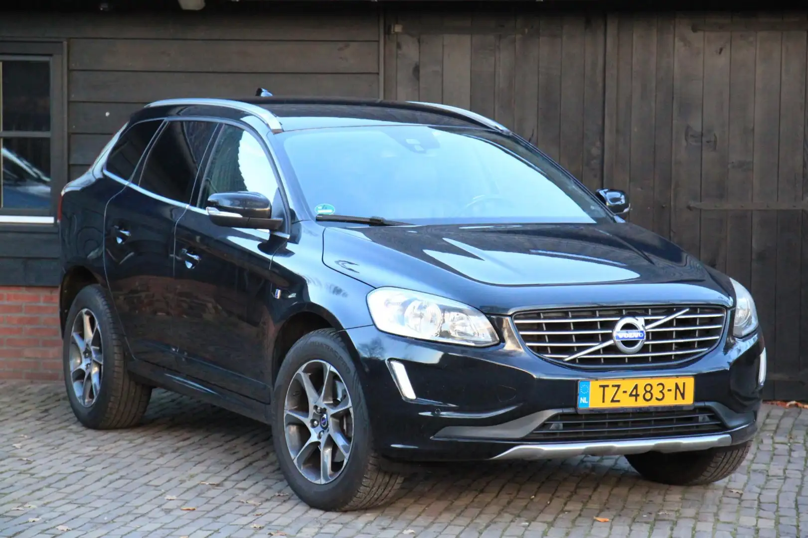Volvo XC60 2.0 D4 FWD Ocean Race Leer/Navigatie/Parkeersensor Nero - 2