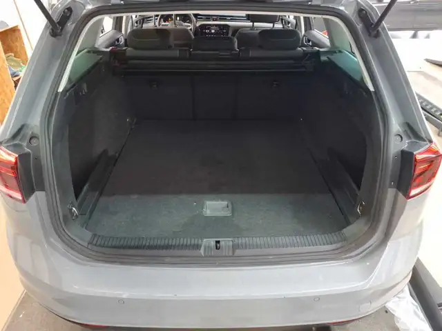 Volkswagen Passat view 15