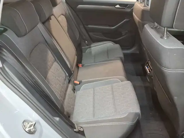 Volkswagen Passat view 14