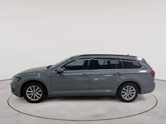 Volkswagen Passat view 6
