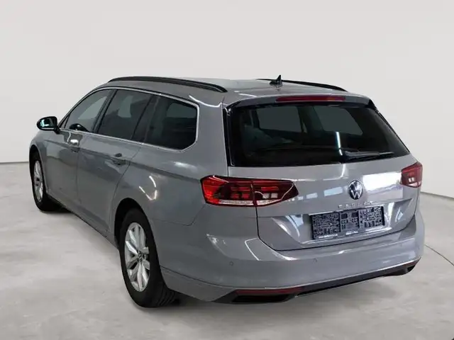 Volkswagen Passat view 5
