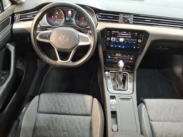 Volkswagen Passat view 10