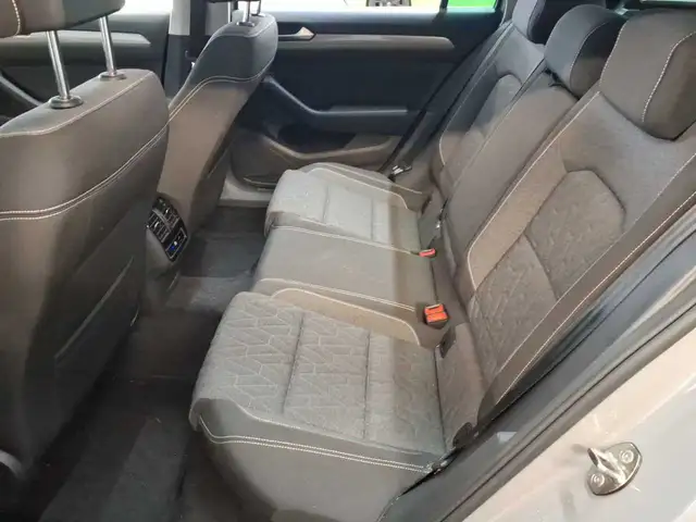 Volkswagen Passat view 13