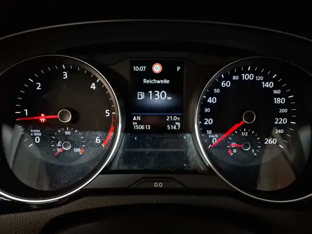 Volkswagen Passat view 11