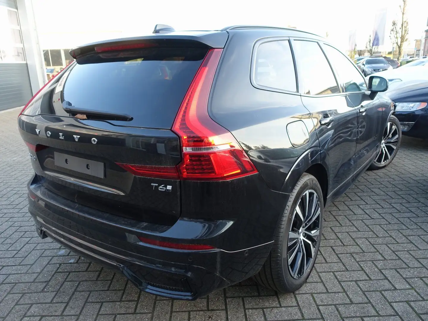 Volvo XC60 Plus T6 AWD Plug-in Hybrid/360°Cam/Four-C Schwarz - 2