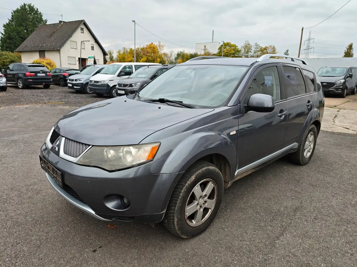 Mitsubishi Outlander 2.0 DI-D Invite 4WD Navi Grau - 1