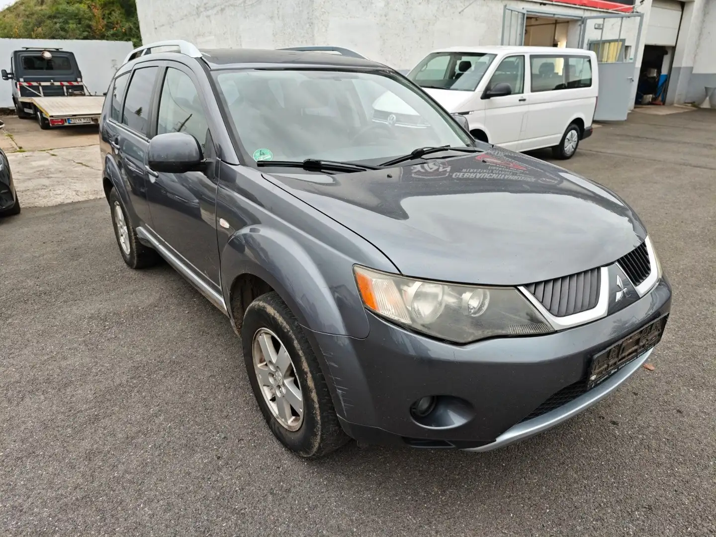 Mitsubishi Outlander 2.0 DI-D Invite 4WD Navi Grau - 2