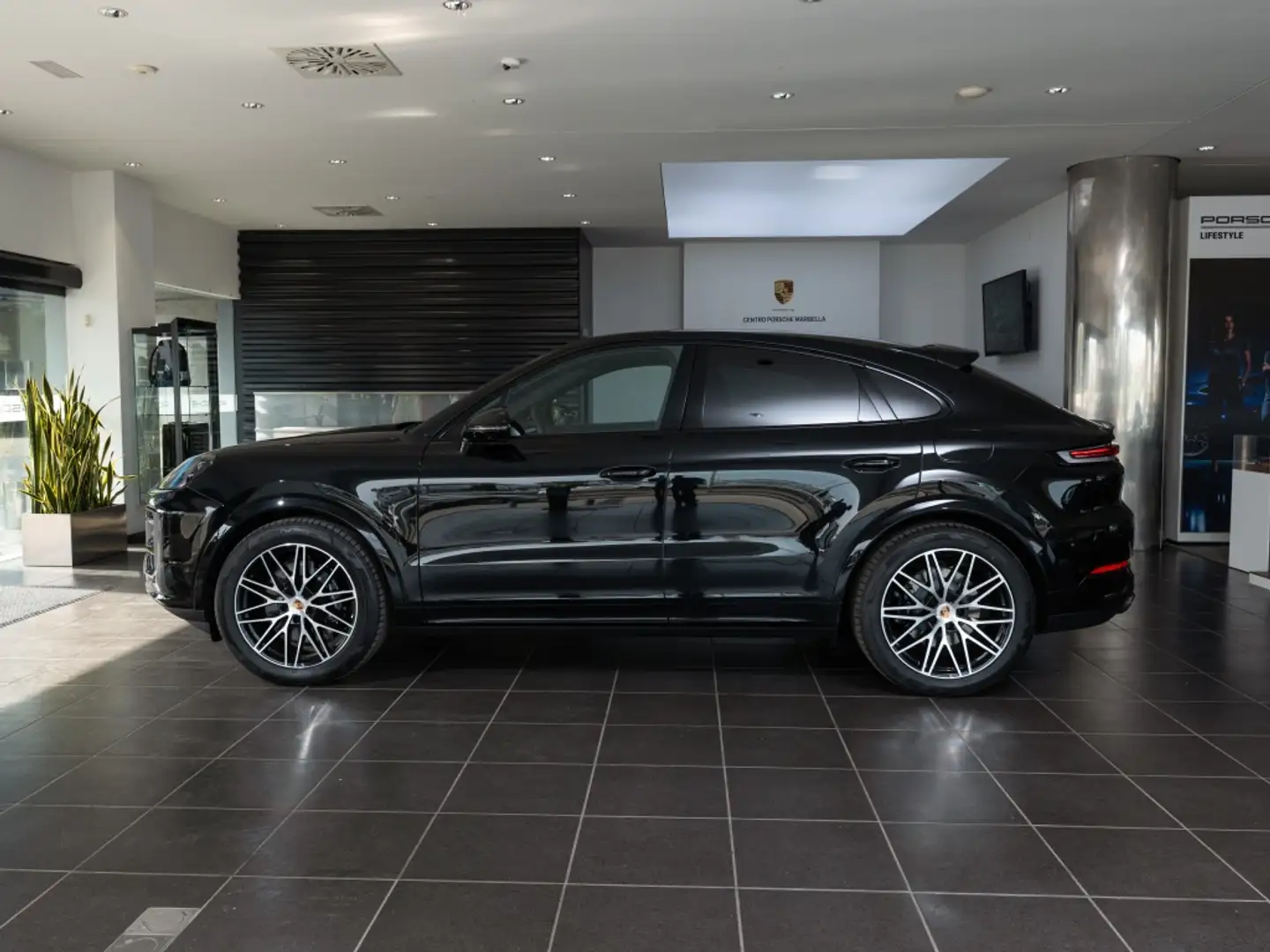 Porsche Cayenne Coupé E-Hybrid Black Edition Aut. Negro - 2