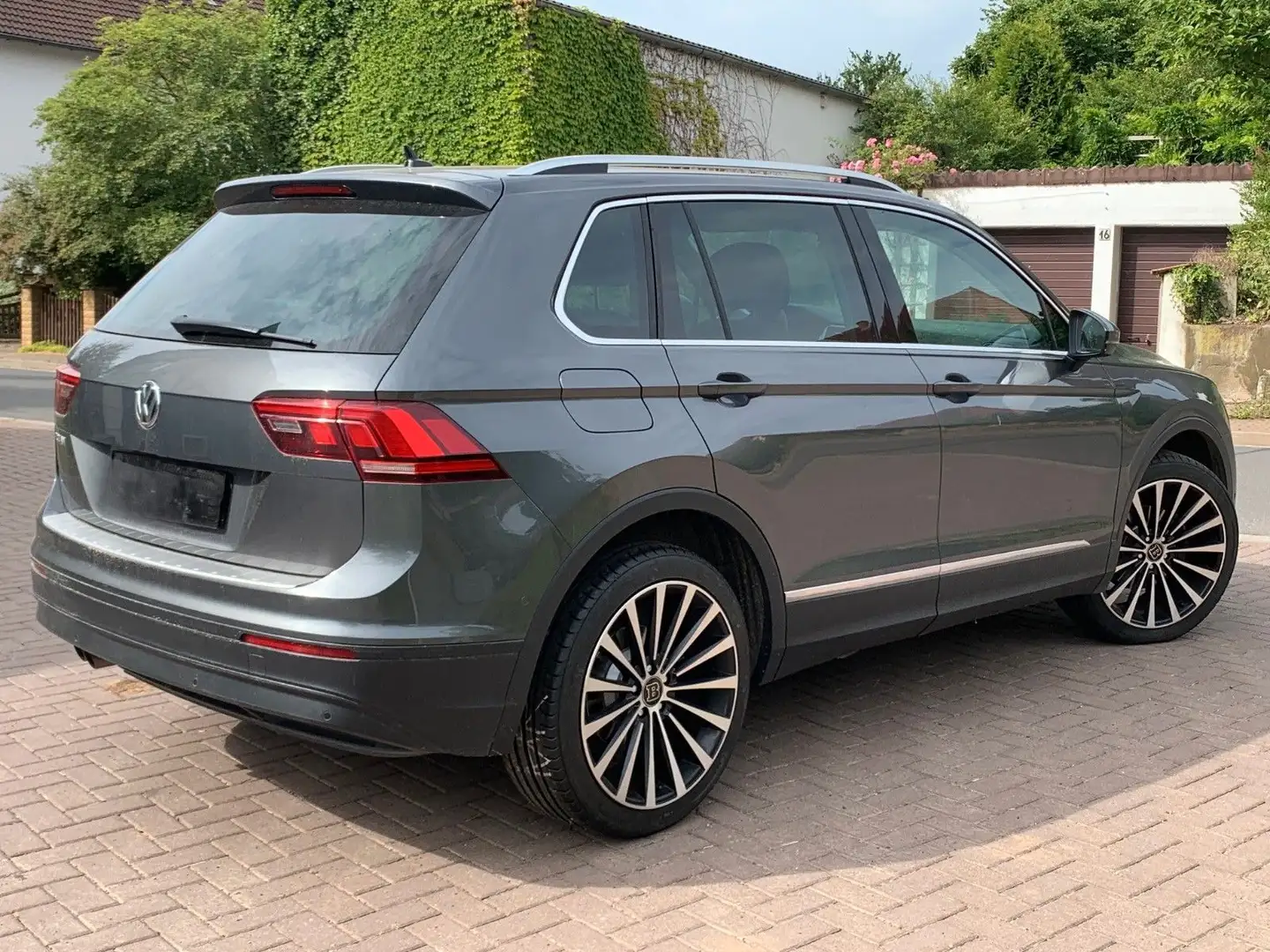 Volkswagen Tiguan 1.5 TSI OPF Alcantara Kessy LED APP 20" Gris - 2