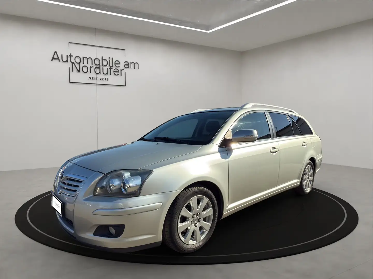 Toyota Avensis Combi 1.8 Team-2Hand-Scheckheft-PDC-Sitzheizung Grau - 1