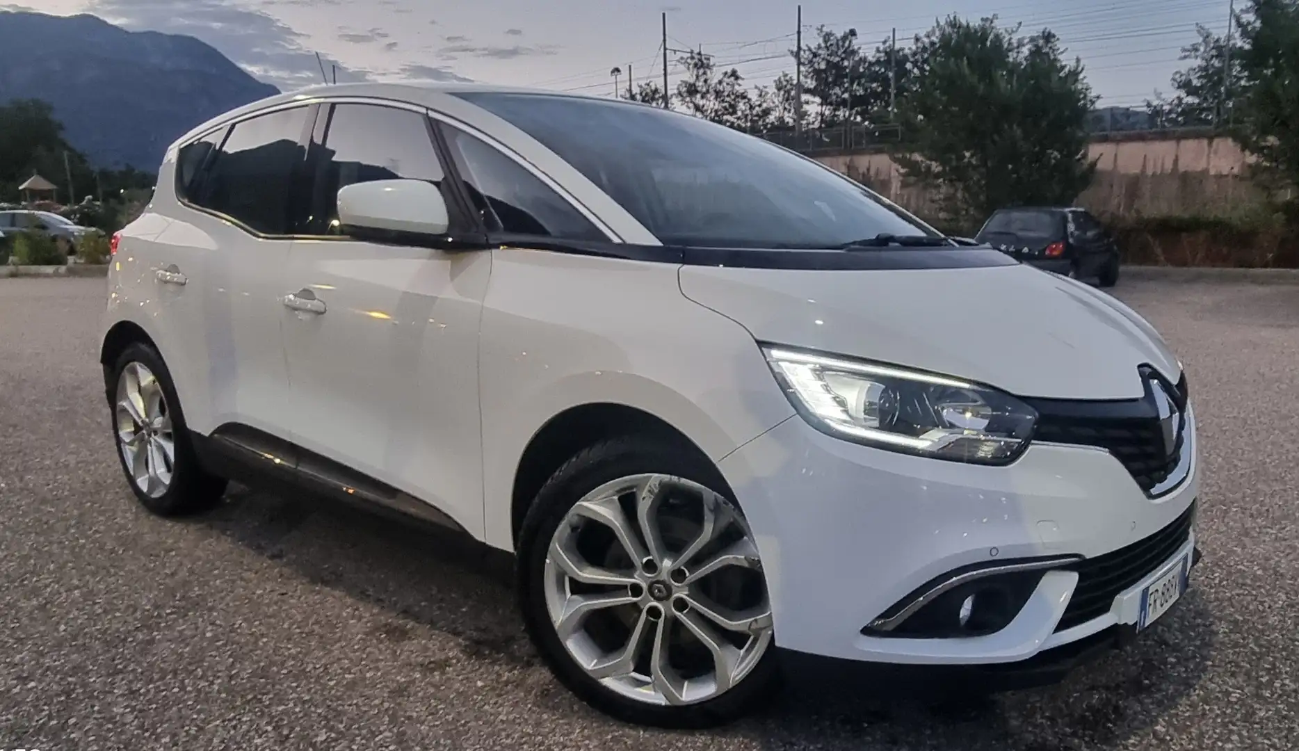 Renault Scenic ENERGY dCi 110 EDC INTENS White - 1