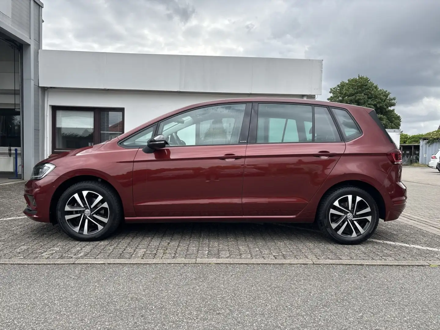 Volkswagen Golf Sportsvan IQ.DRIVE 1.5 TSI DSG KAM ACC div. Ass Navi Klima Rot - 2