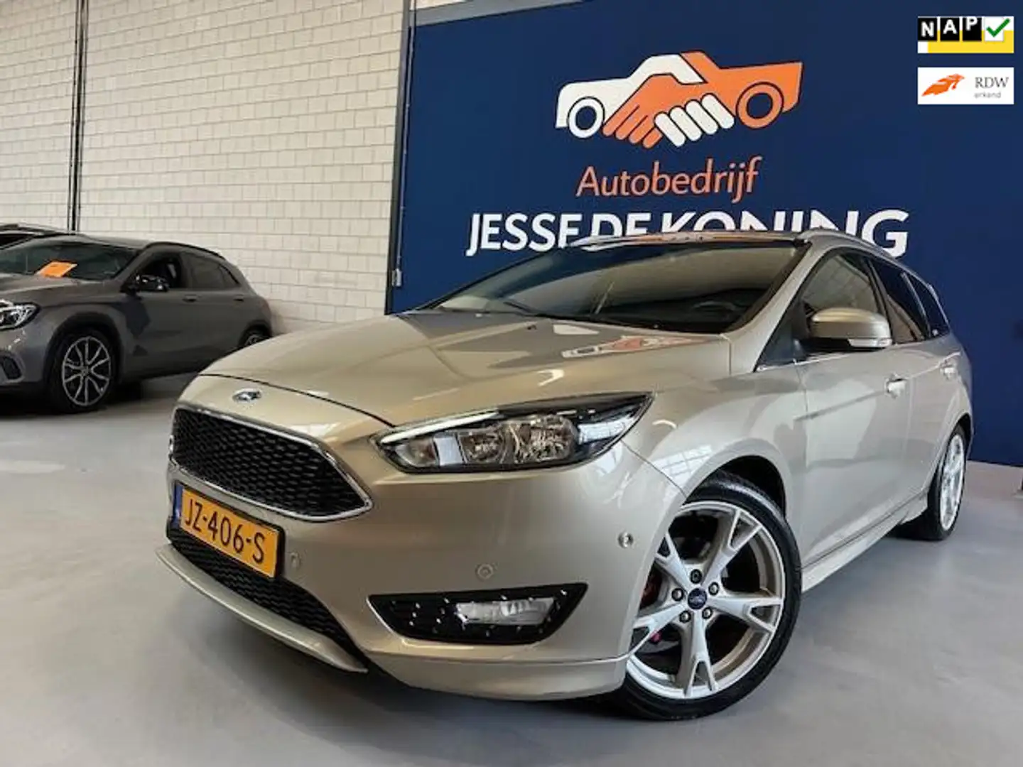 Ford Focus Wagon 1.0 Titanium / bj.2016 / champagne / camera/ Grau - 1