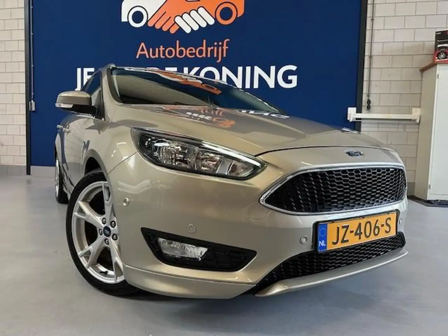 Ford Focus Wagon 1.0 Titanium / bj.2016 / champagne / camera/ Grau - 2
