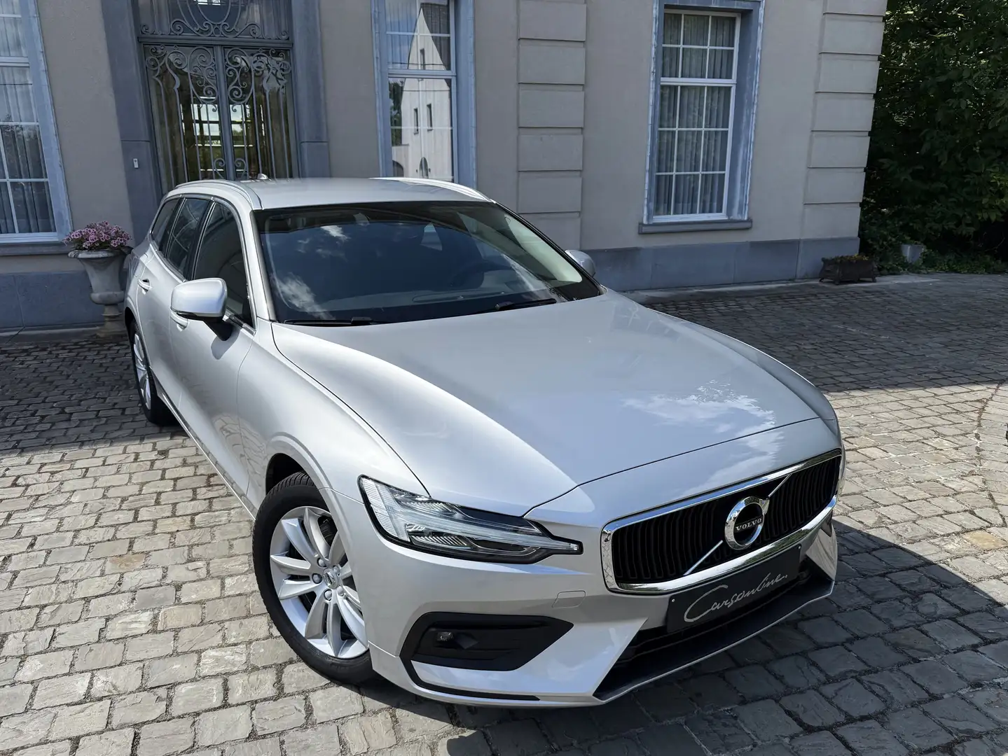 Volvo V60 2.0 B3 MHE Momentum Pro Leder, Camera, Garantie! Zilver - 1