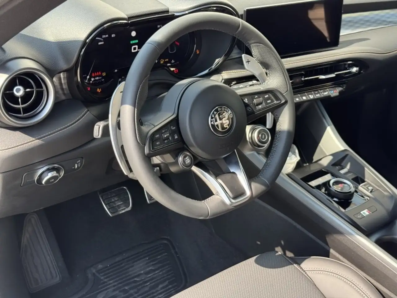 Alfa Romeo Tonale 2025 — фото 19
