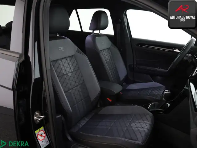 Volkswagen T-Roc view 11