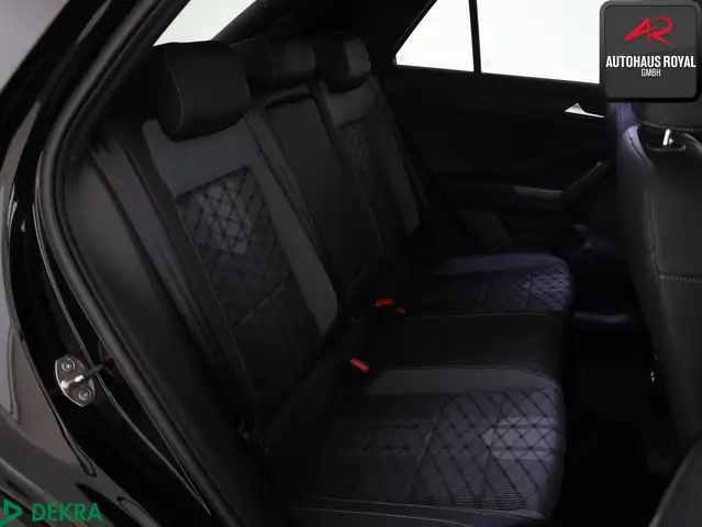 Volkswagen T-Roc view 10