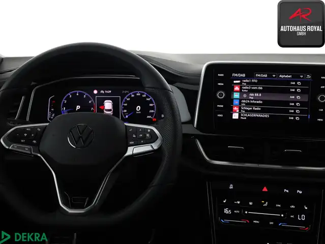 Volkswagen T-Roc view 15