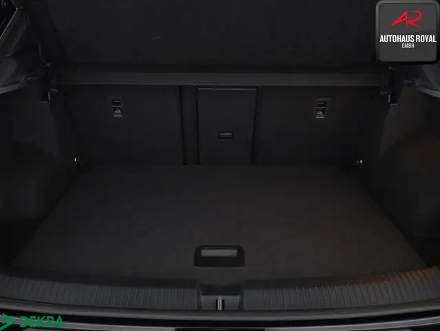 Volkswagen T-Roc view 9