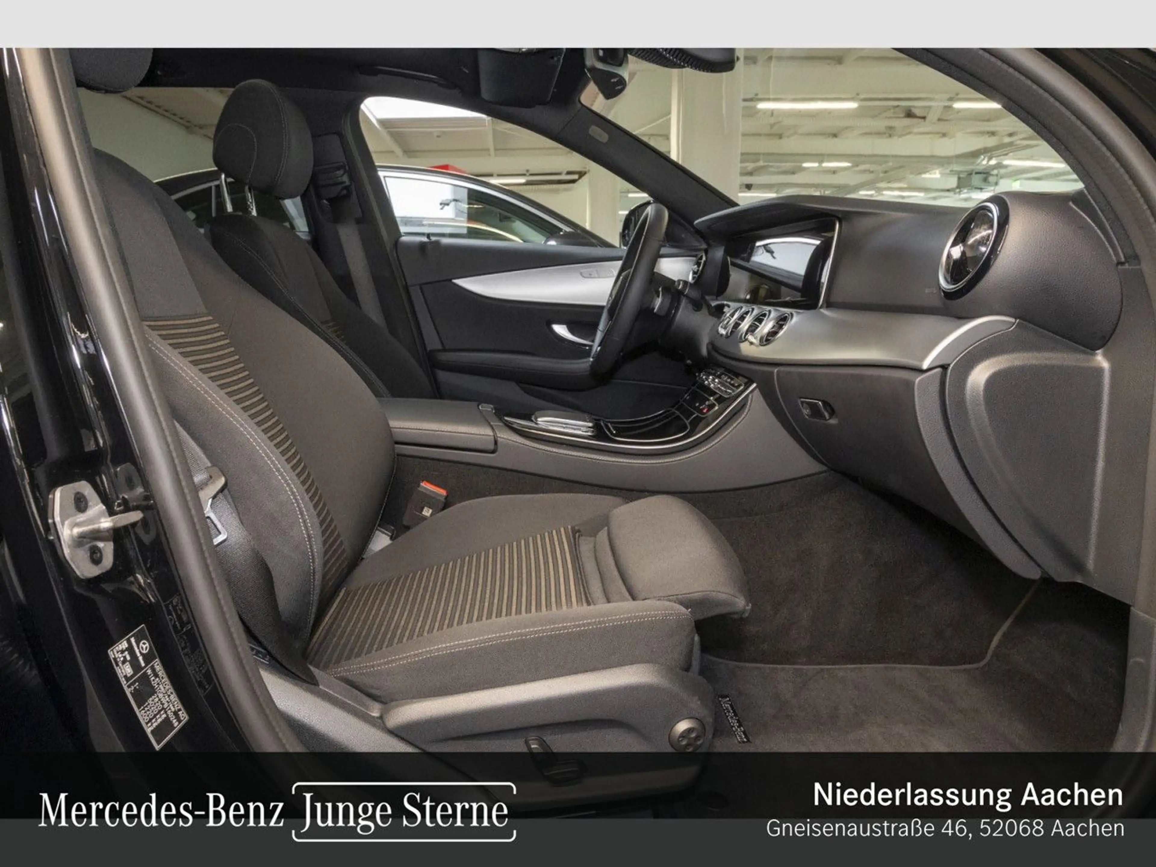 Mercedes-Benz E 300 de T AVANTG+PANO+AHK+LED+FAHRASS+BURMESTER — photo 6