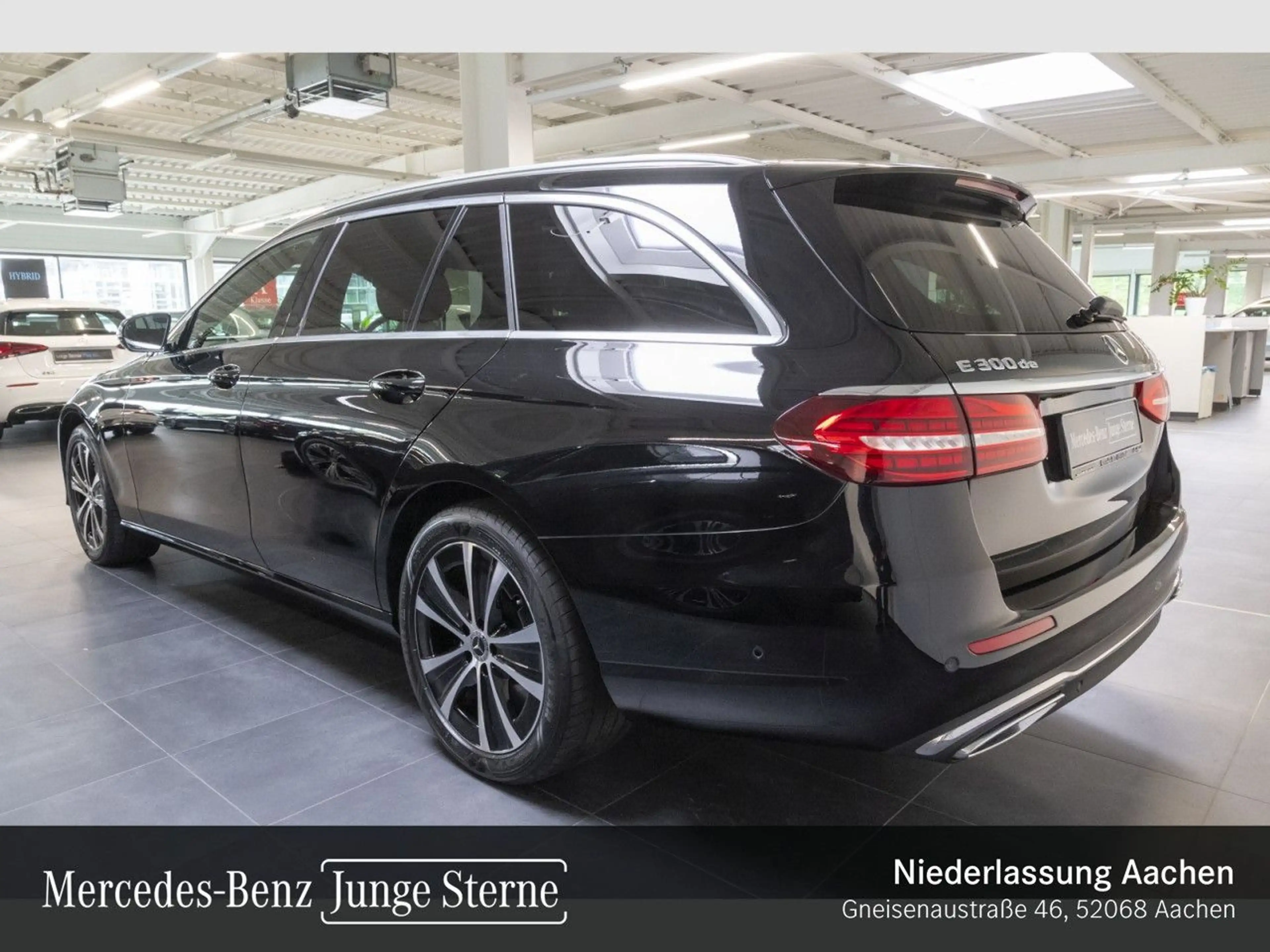 Mercedes-Benz E 300 de T AVANTG+PANO+AHK+LED+FAHRASS+BURMESTER — photo 11