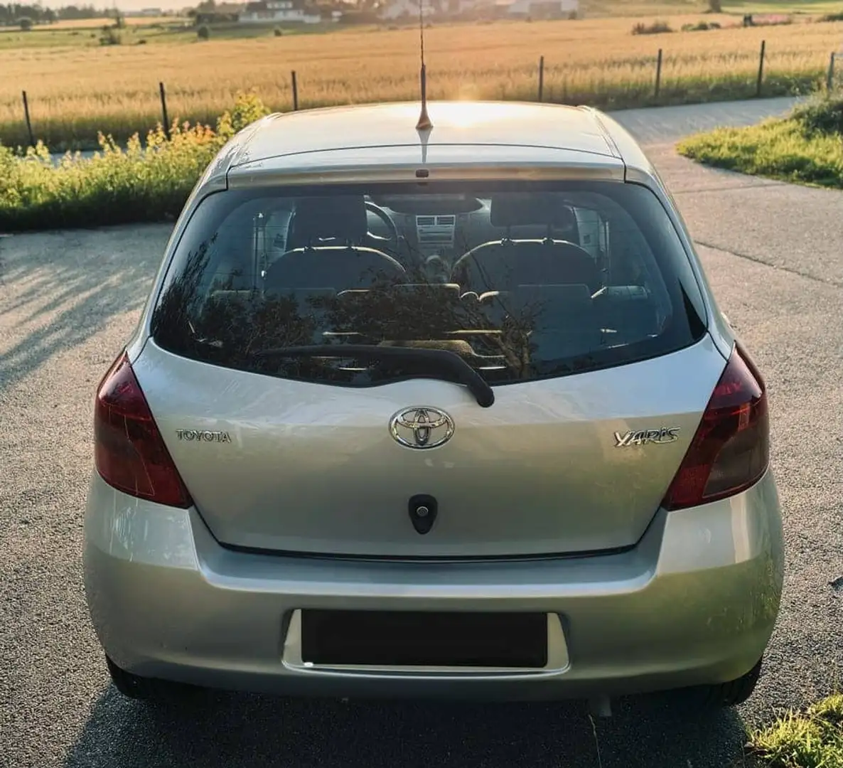 Toyota Yaris Yaris Verso 85 VVT-i Linéa Luna Gris - 1