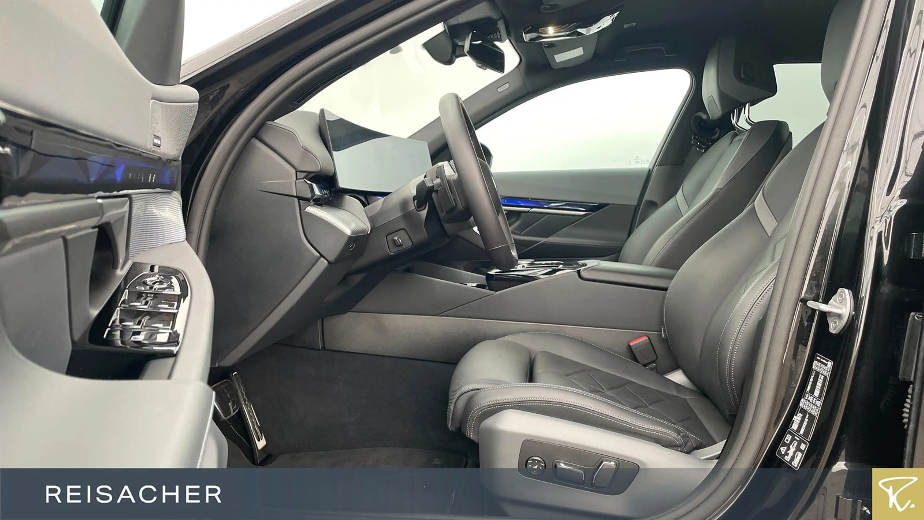 BMW 520 d A xDrive Tou M-Sport LCPro HUD 360° H&K 19" — photo 4